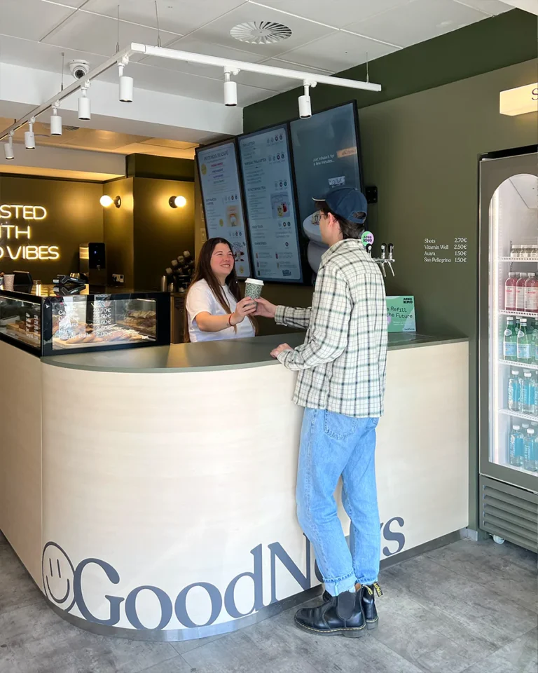 GoodNews store 10.jpg 768x960